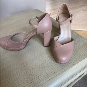 Naturalizer Tan Heels